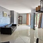 Apartment Family For Short-term Vacation